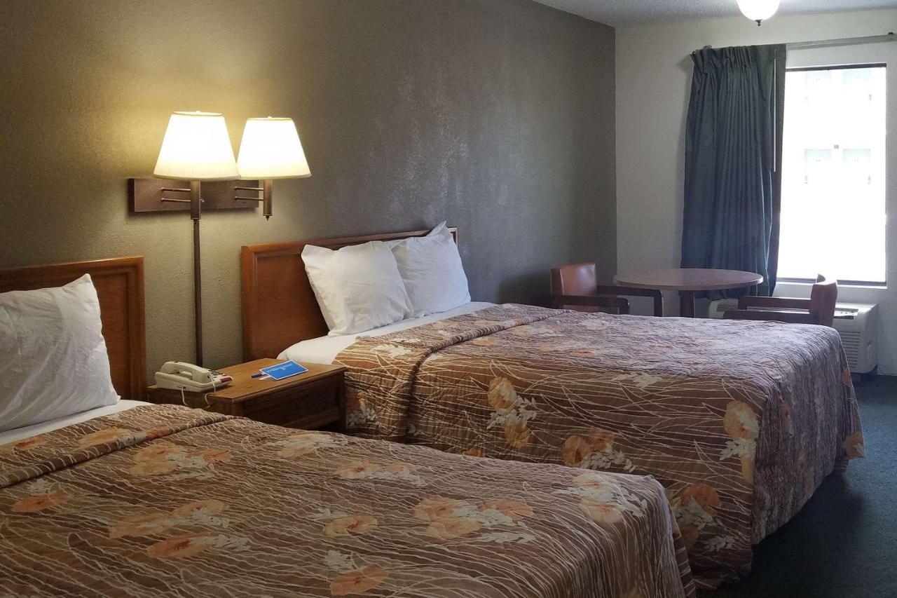 Travelers Inn & Suites Sumter Exteriör bild