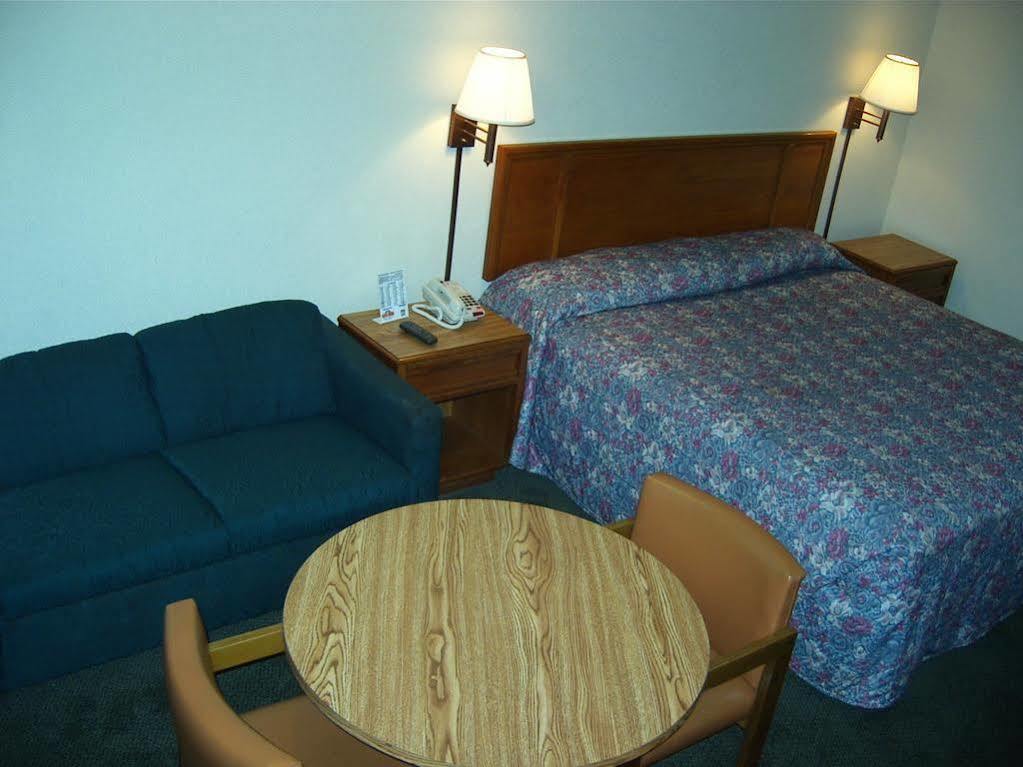 Travelers Inn & Suites Sumter Exteriör bild