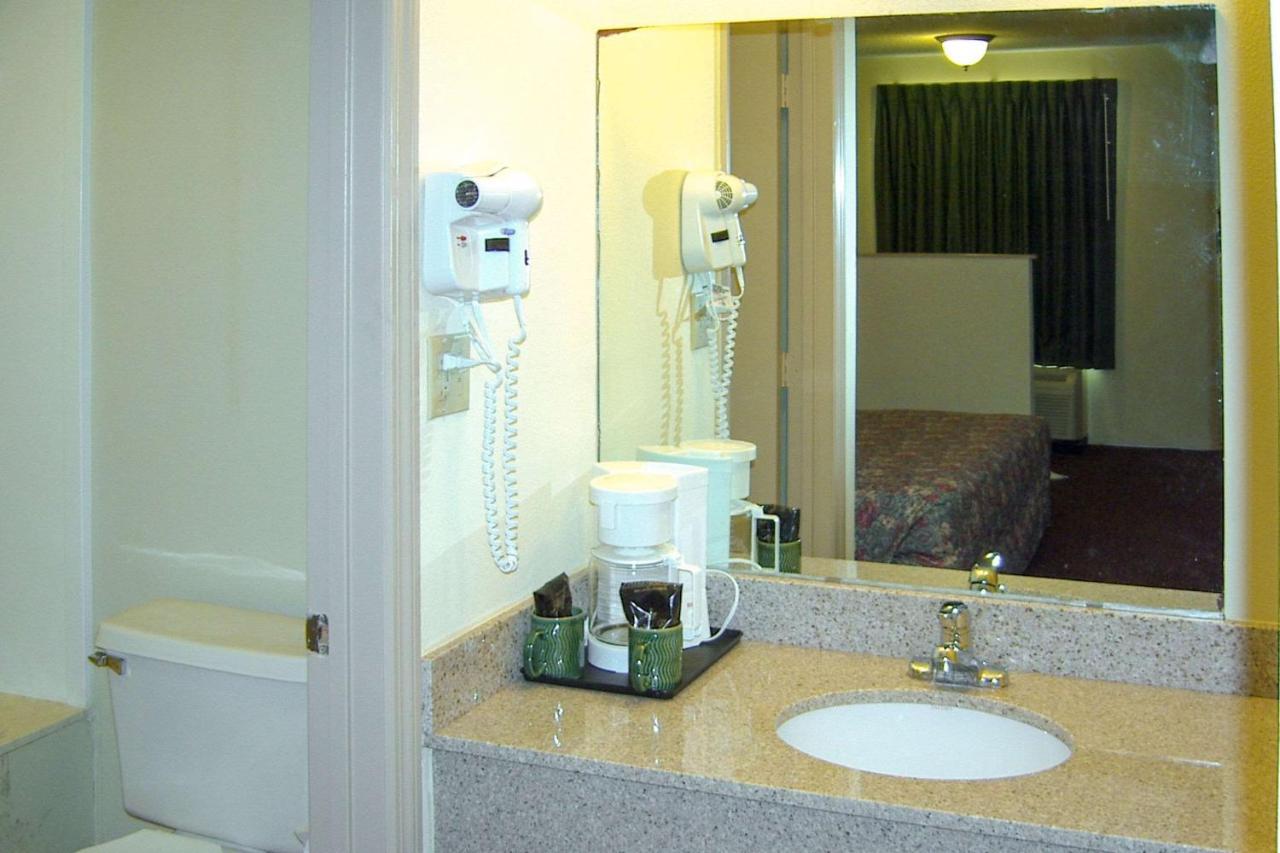 Travelers Inn & Suites Sumter Exteriör bild